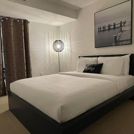 شقة تورونتو  في Cozy Open Concept 2Br 2Bath W/Parking -Jays/Cn المظهر الخارجي الصورة