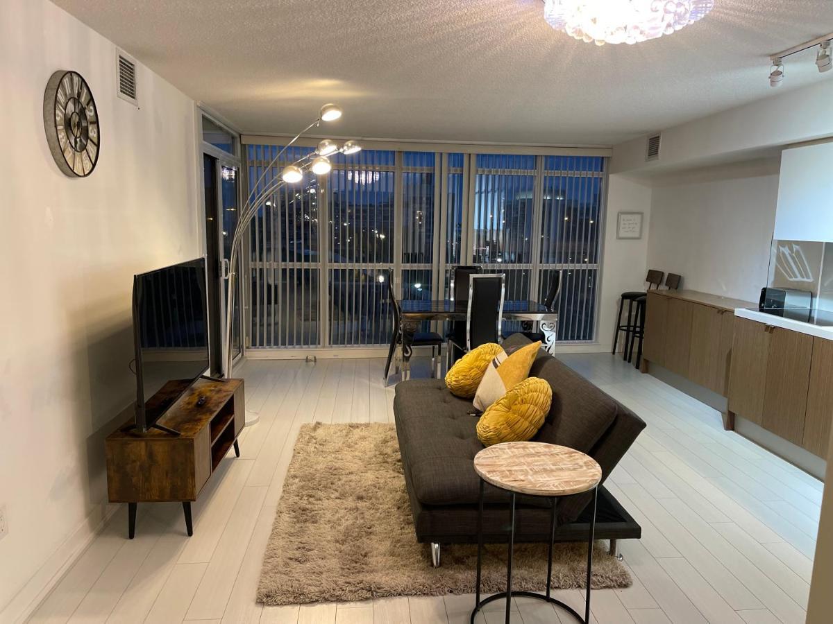 شقة تورونتو  في Cozy Open Concept 2Br 2Bath W/Parking -Jays/Cn المظهر الخارجي الصورة