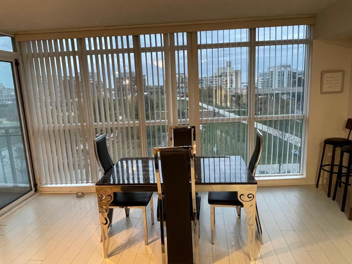 شقة تورونتو  في Cozy Open Concept 2Br 2Bath W/Parking -Jays/Cn المظهر الخارجي الصورة
