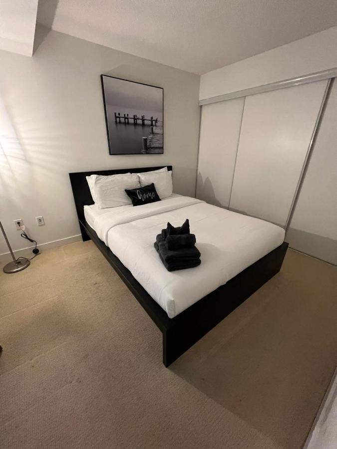 شقة تورونتو  في Cozy Open Concept 2Br 2Bath W/Parking -Jays/Cn المظهر الخارجي الصورة