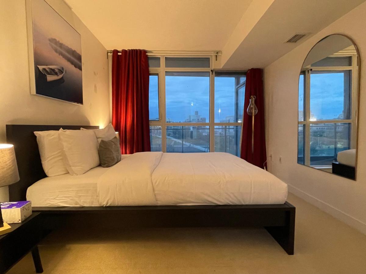 شقة تورونتو  في Cozy Open Concept 2Br 2Bath W/Parking -Jays/Cn المظهر الخارجي الصورة
