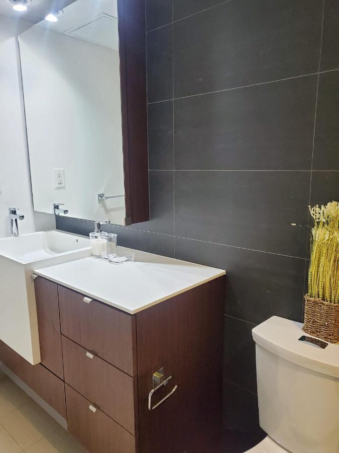 شقة تورونتو  في Cozy Open Concept 2Br 2Bath W/Parking -Jays/Cn المظهر الخارجي الصورة